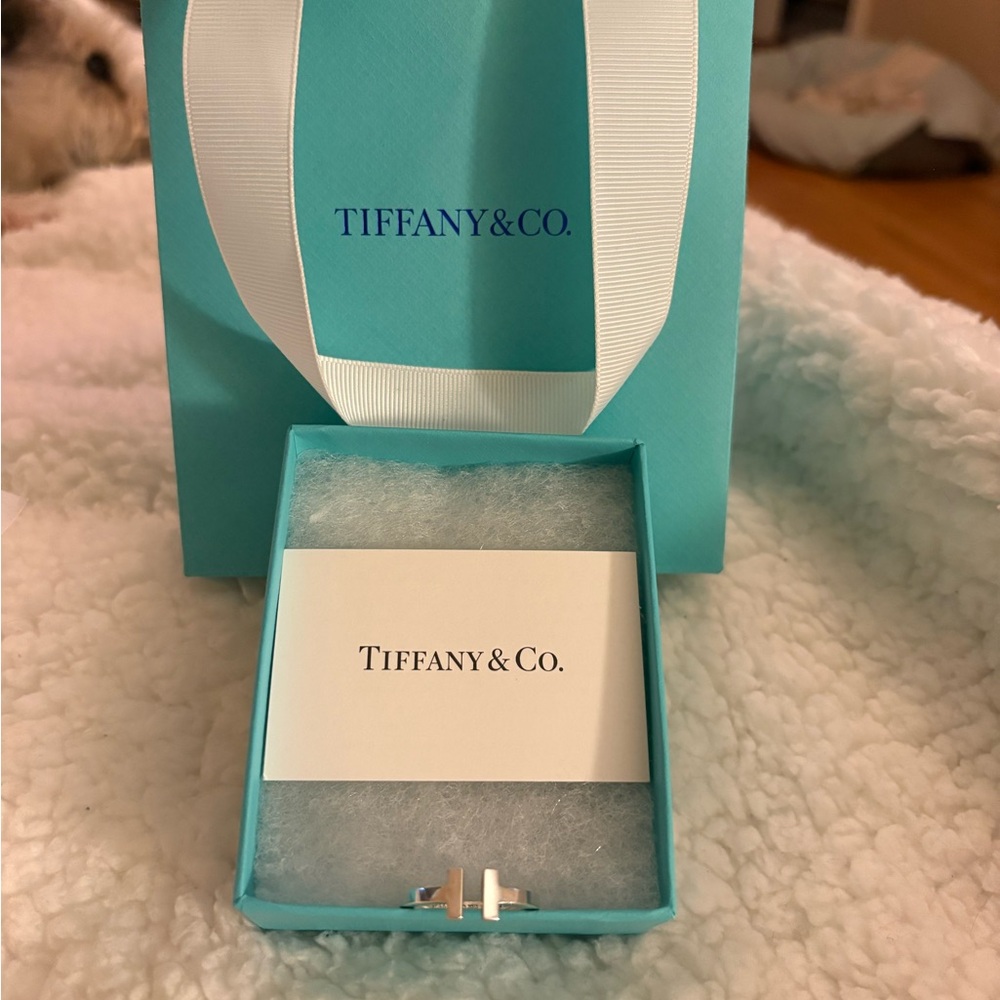 💯 Authentic Tiffany & Co. Sterling Silver T Ring with Signature Blue Box